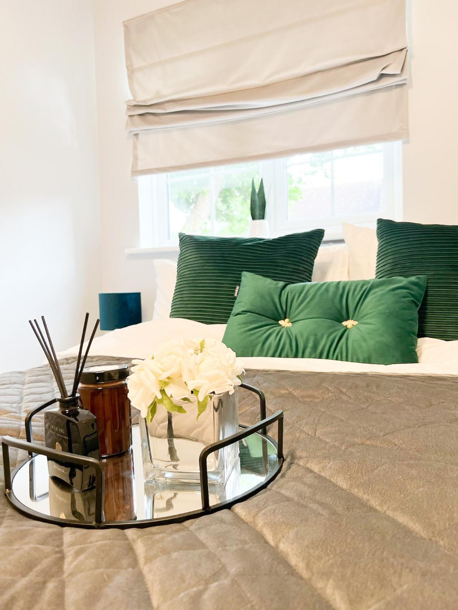Beautiful Apartment In Beckton With Private Entrance And Garden Londra Exterior foto