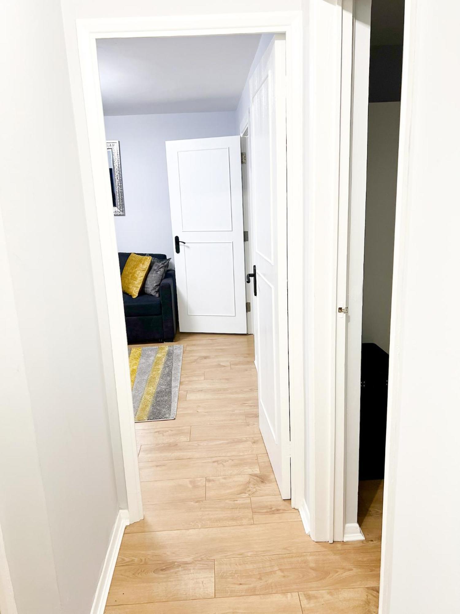 Beautiful Apartment In Beckton With Private Entrance And Garden Londra Exterior foto