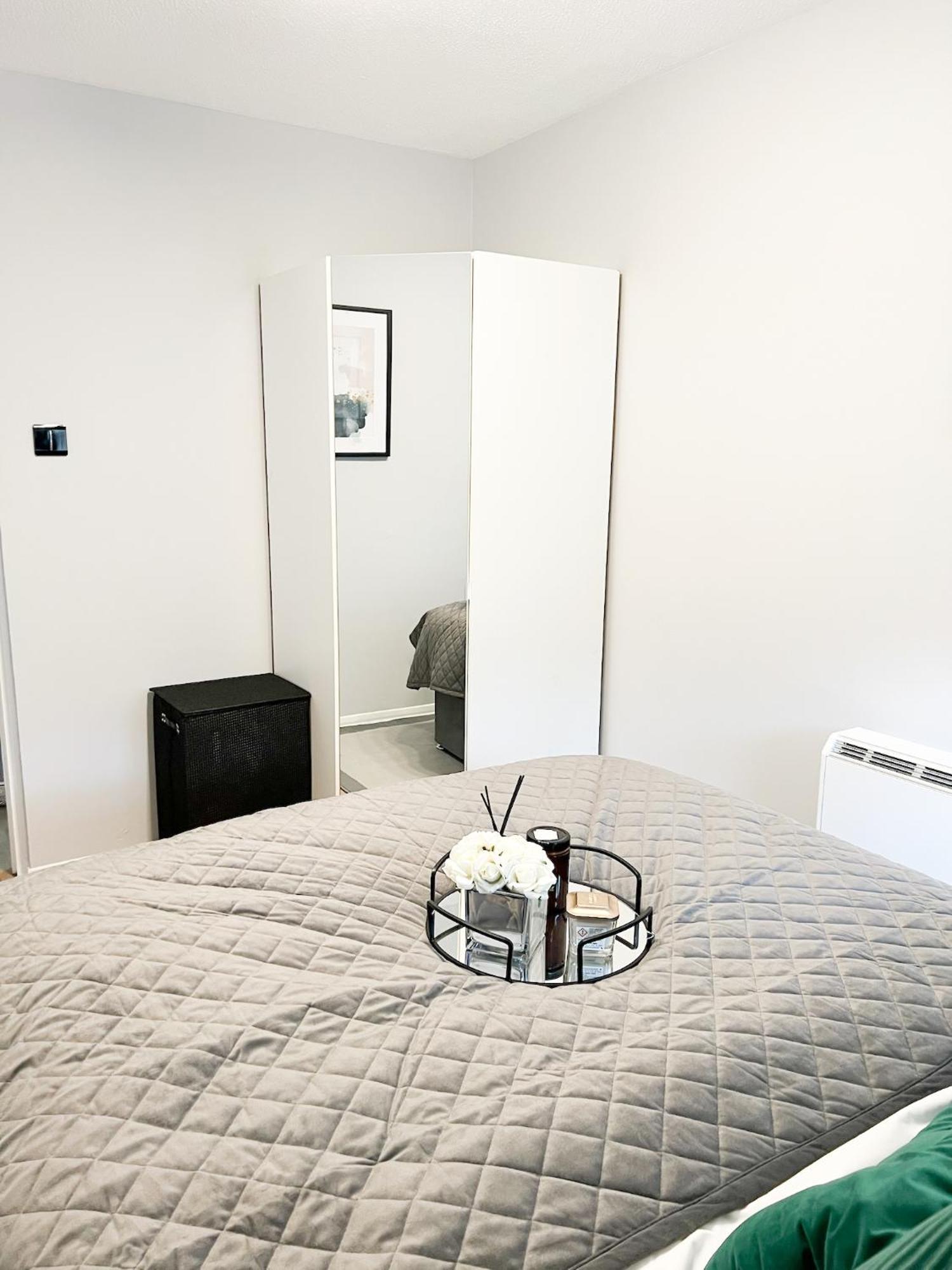 Beautiful Apartment In Beckton With Private Entrance And Garden Londra Exterior foto