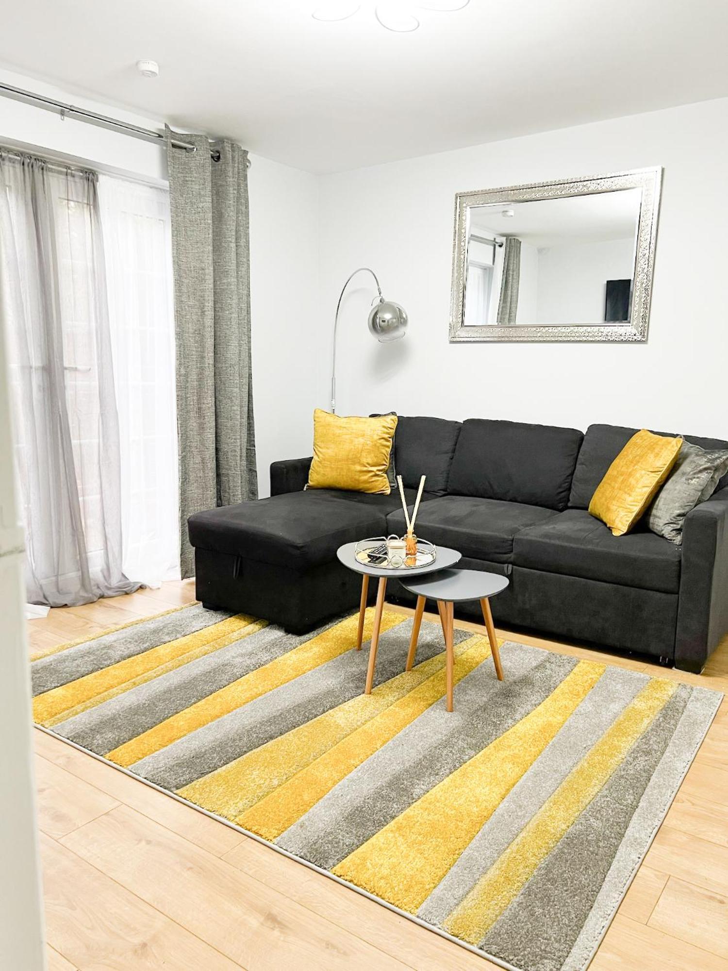 Beautiful Apartment In Beckton With Private Entrance And Garden Londra Exterior foto