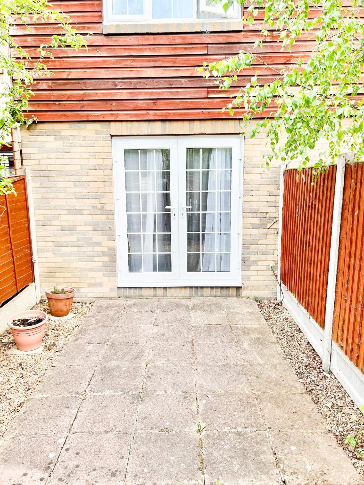 Beautiful Apartment In Beckton With Private Entrance And Garden Londra Exterior foto